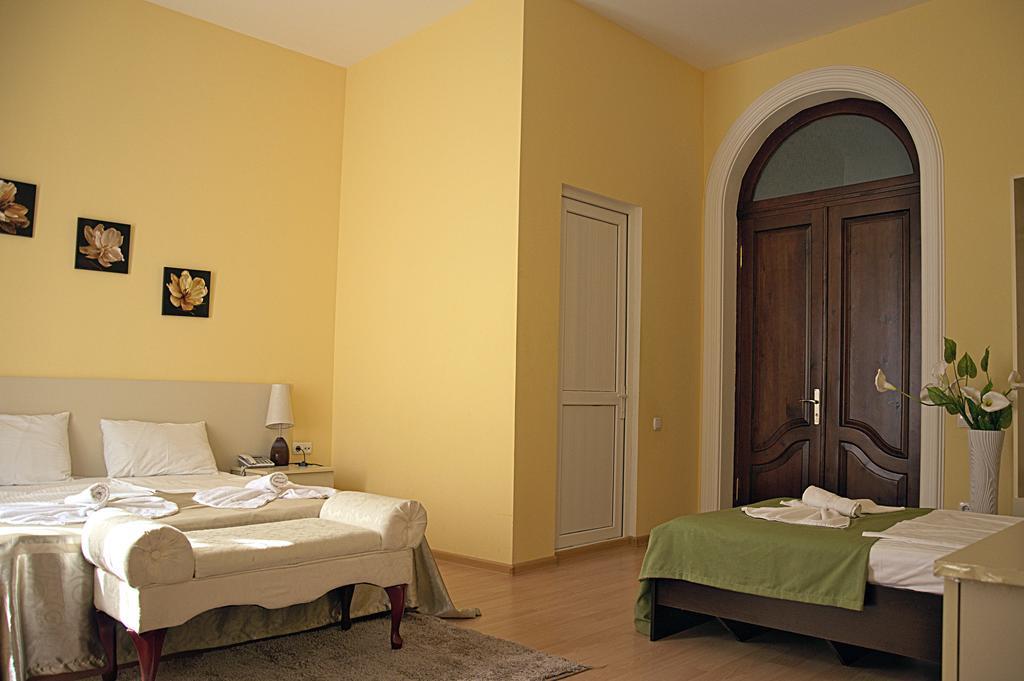 Hotel Tbilisi Garden Zimmer foto