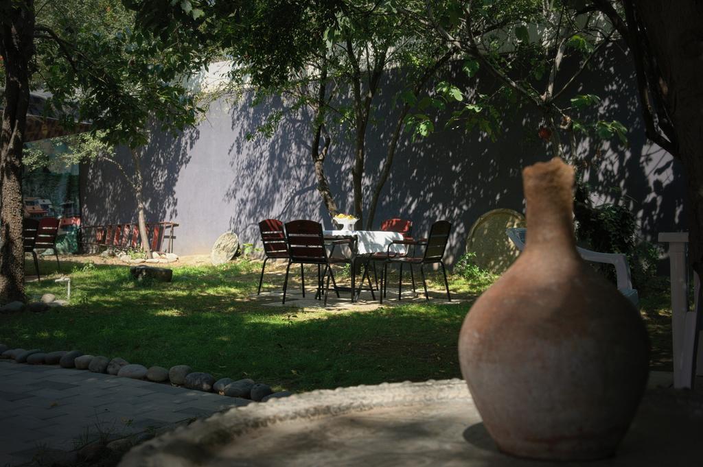 Hotel Tbilisi Garden Exterior foto