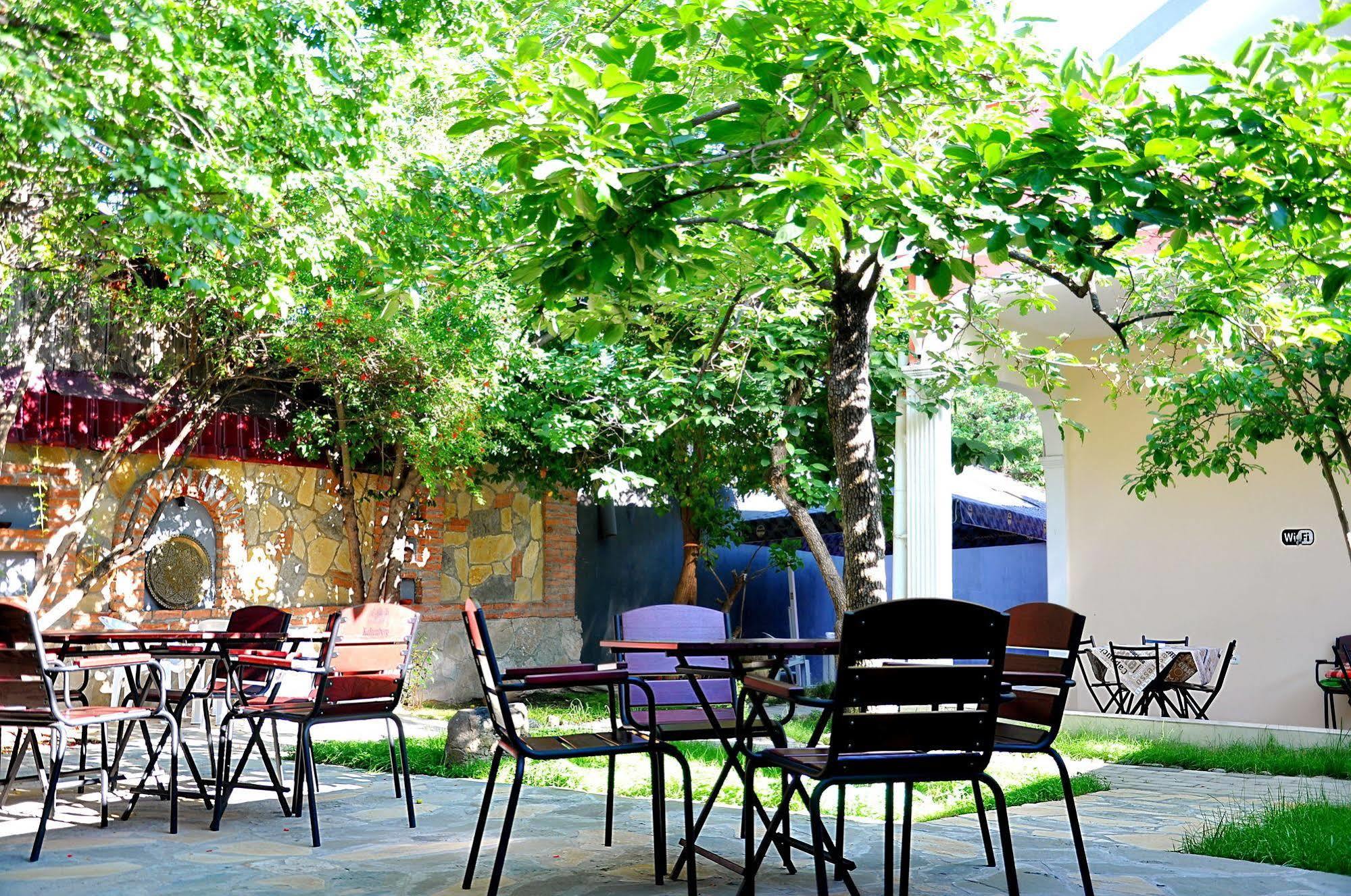 Hotel Tbilisi Garden Exterior foto